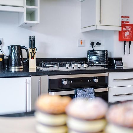 Pristine 2-Bed House In Chester By 53 Degrees Property, Ideal For Families & Small Groups, Great Location - Sleeps 6 Hough Green ภายนอก รูปภาพ