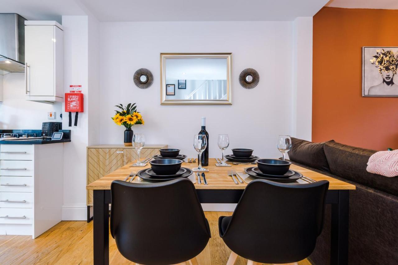 Pristine 2-Bed House In Chester By 53 Degrees Property, Ideal For Families & Small Groups, Great Location - Sleeps 6 Hough Green ภายนอก รูปภาพ