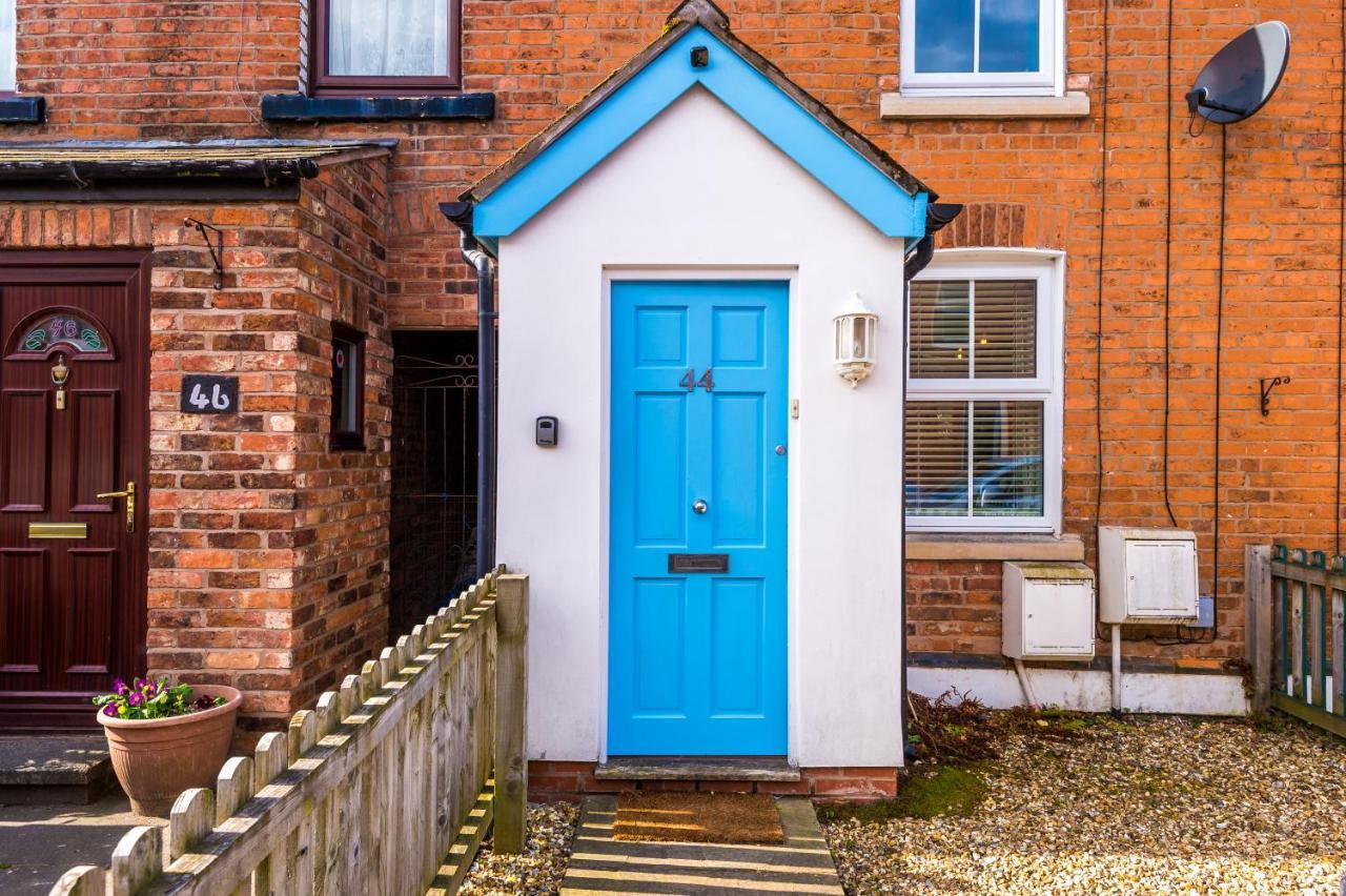Pristine 2-Bed House In Chester By 53 Degrees Property, Ideal For Families & Small Groups, Great Location - Sleeps 6 Hough Green ภายนอก รูปภาพ