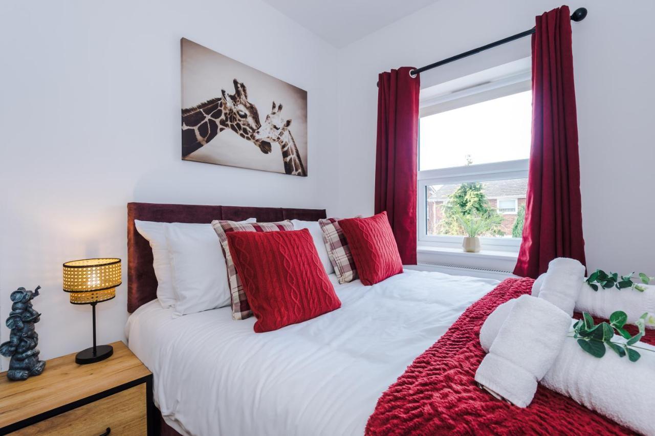 Pristine 2-Bed House In Chester By 53 Degrees Property, Ideal For Families & Small Groups, Great Location - Sleeps 6 Hough Green ภายนอก รูปภาพ