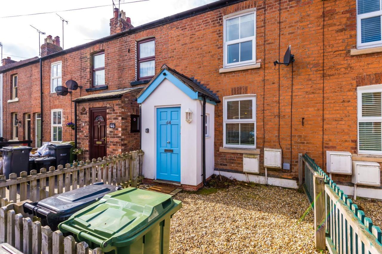 Pristine 2-Bed House In Chester By 53 Degrees Property, Ideal For Families & Small Groups, Great Location - Sleeps 6 Hough Green ภายนอก รูปภาพ
